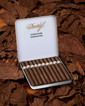 
                      
                        Load image into Gallery viewer, Davidoff Signature Exquisitos
                      
                    