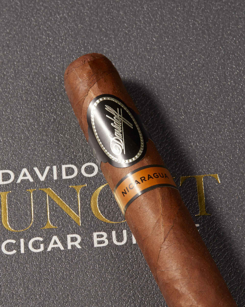 Davidoff Nicaragua Robusto Cigar Bundle (Uncut)