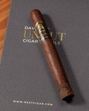 
                      
                        画像をギャラリービューアに読み込む, Davidoff Winston Churchill The Late Hour Toro Cigar Bundle (Uncut)
                      
                    